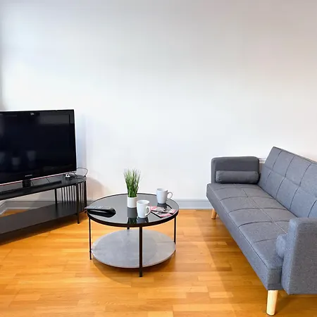 Centre 2 Bed With Views - Steps From Attraction 度假居