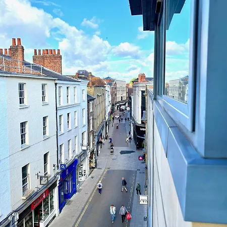 Centre 2 Bed With Views - Steps From Attraction