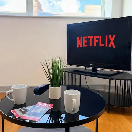 Hébergement de vacances Centre 2 Bed With Views - Steps From Attraction