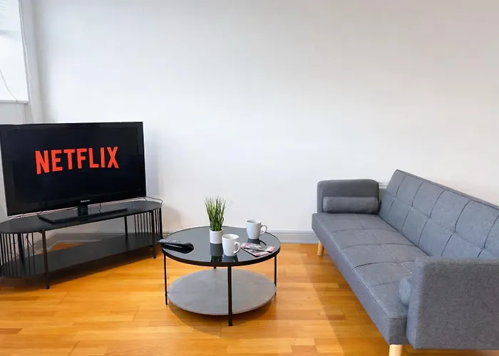 Hébergement de vacances Centre 2 Bed With Views - Steps From Attraction