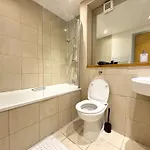 Centre 2 Bed With Views - Steps From Attraction Feriehus *