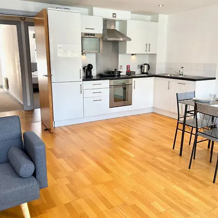 Centre 2 Bed With Views - Steps From Attraction Дом отдыха