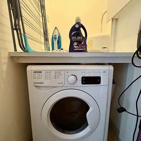 Centre 2 Bed With Views - Steps From Attraction 펜션 *